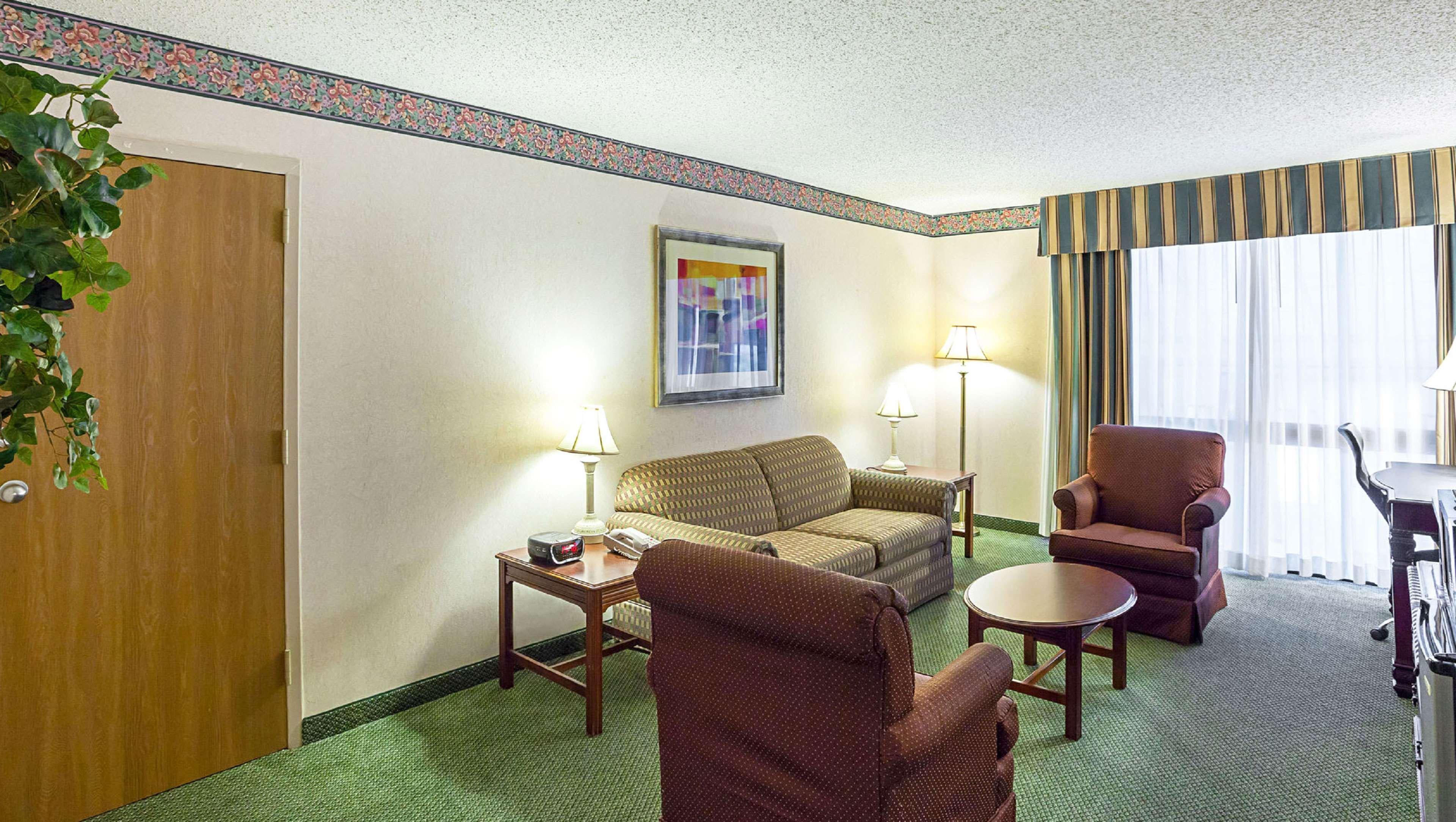 Magnuson Grand Desoto Hotel Exterior photo